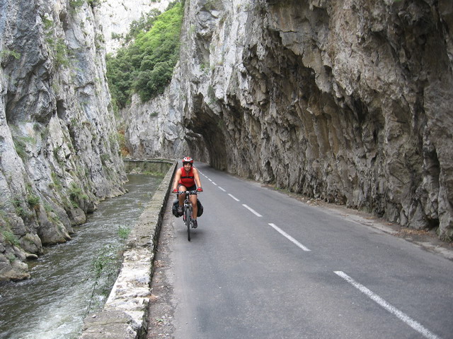 Pyreneje ... Linda jede