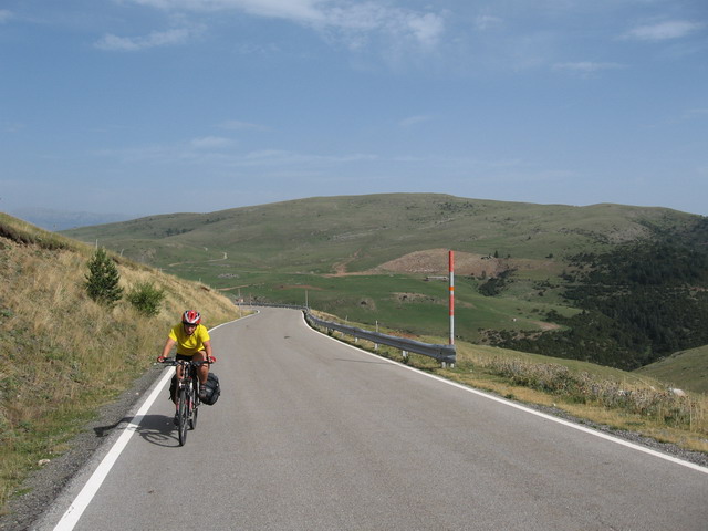 Pyreneje ... Linda jede